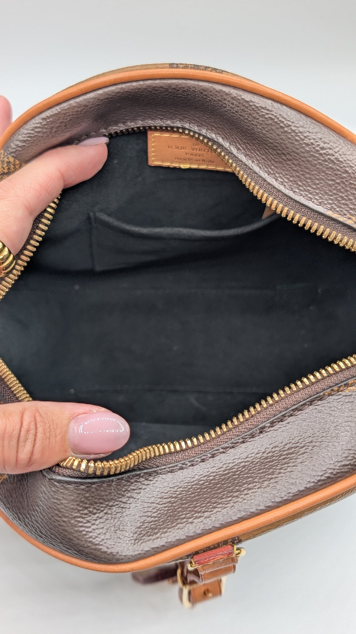 Louis Vuitton Boite Chapeau Souple Bag Reverse Monogram Giant